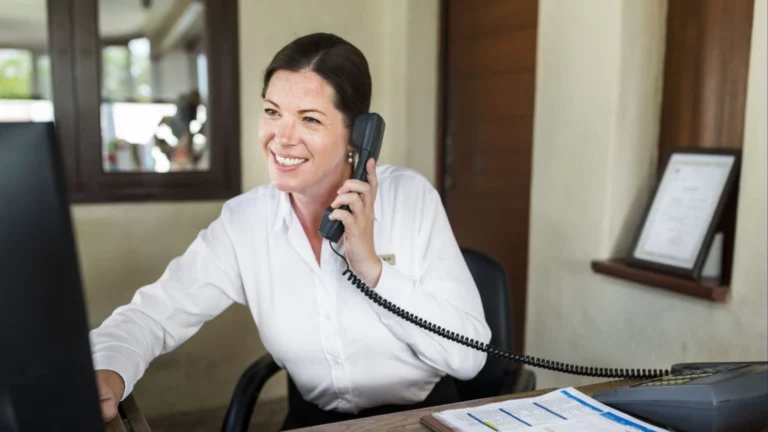 3 Benefits of Using an After-Hours Answering Service for Medical Centers