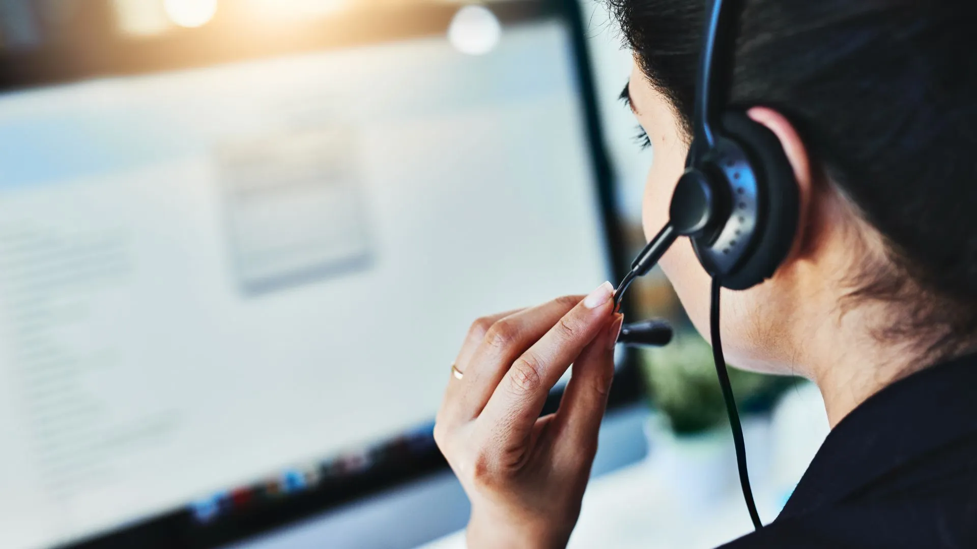 healthcare call center - healthcare scheduler managing an appointment